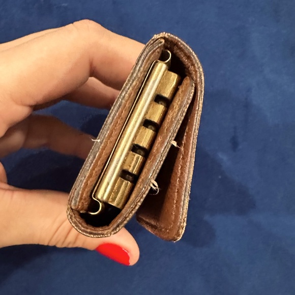 Louis Vuitton Monogram Multicles 4 Ring Key Case - Picture 5 of 17